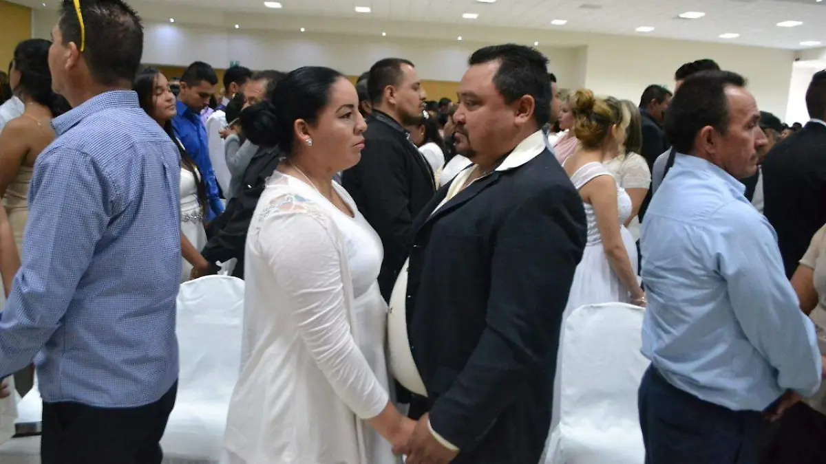 13 COBIAN 5 UNIRÁN SUS VIDAS 30 PAREJAS EN BODAS COLECTIVAS DE DIF MADERO